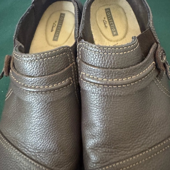 Comfy and Classic Clark’s Brown Leather Slip On Shoes Size 8 Fast Shipping - Picture 4 of 11